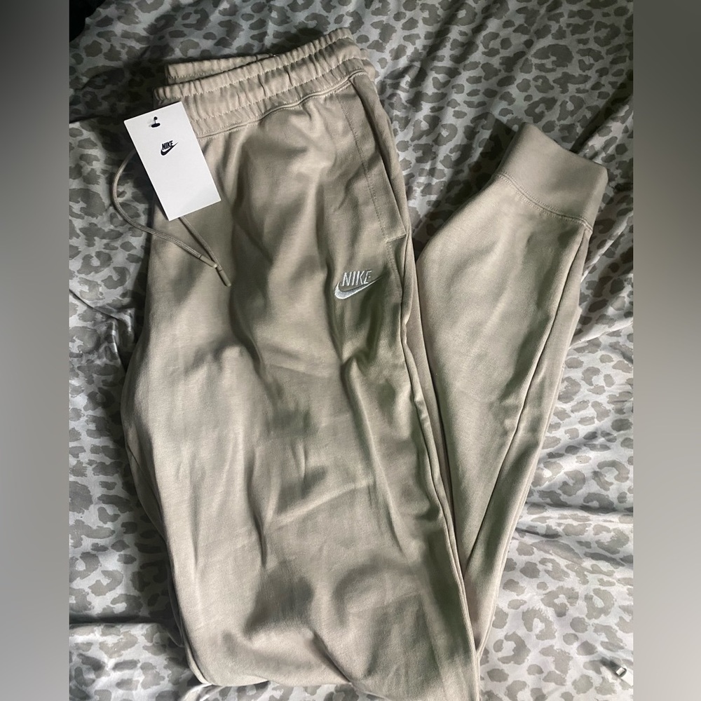 Women’s nike joggers
